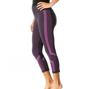 Under Armour Purple Activewear Capri Leggings Size Small